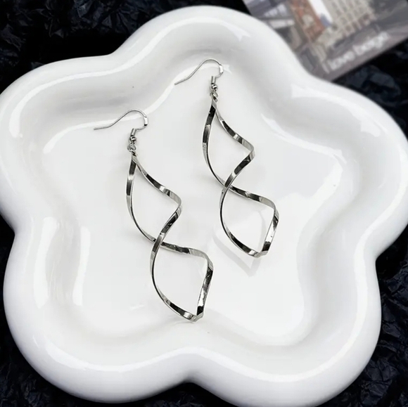 Trendy Spiral Pattern Hollow Dangle Fashion Earrings - Picture 2 of 6